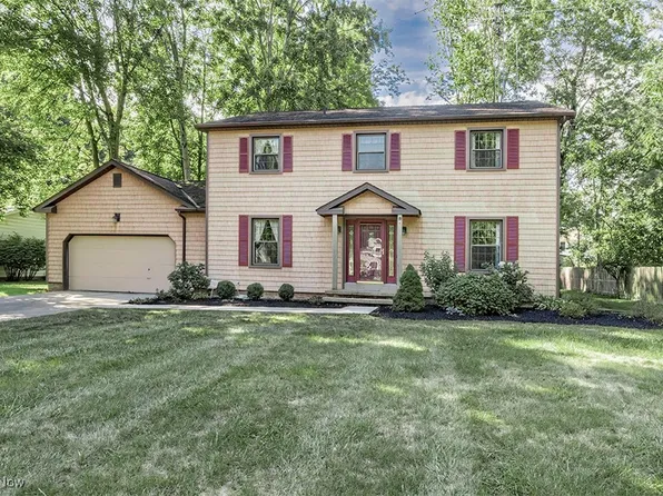 9388 Kellogg Creek Dr, Mentor, OH 44060
