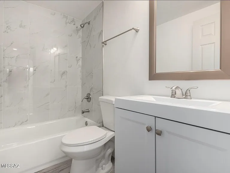 6824 S Burcham Ave — Photo 25