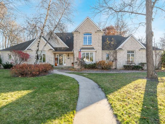 2416 Woodland Ter, Neenah, WI 54956