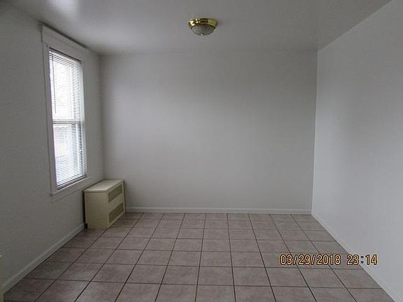 Large Eat-in-Kitchen