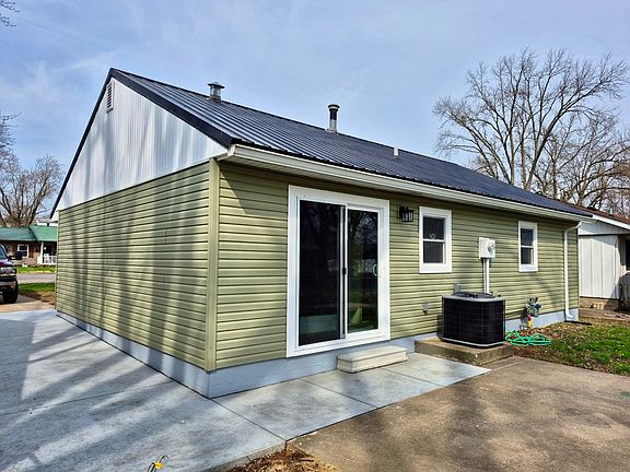 3rd image of 620 19th St