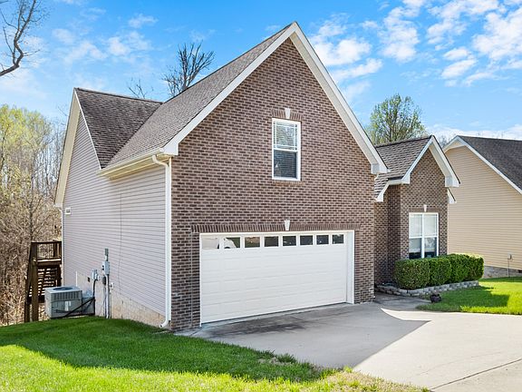 3rd image of 624 Hidden Valley Dr