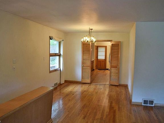 3rd image of 3715 Meadowbrook Blvd