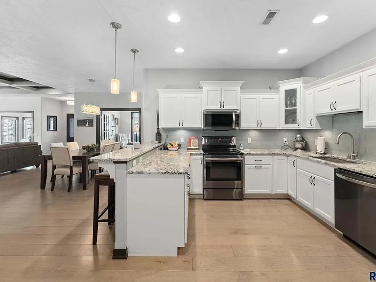 5600 E Eastbridge Pl — Photo 1