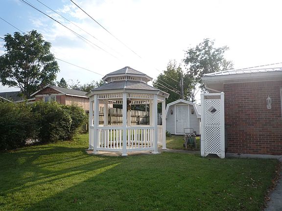 3rd image of 1101 Oak St