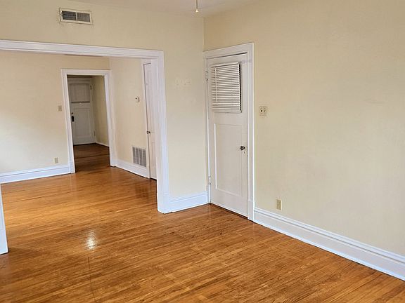 4th image of 4976 Pernod Ave