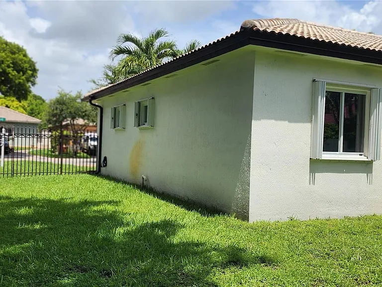 16507 NW 91st Ave — Photo 28