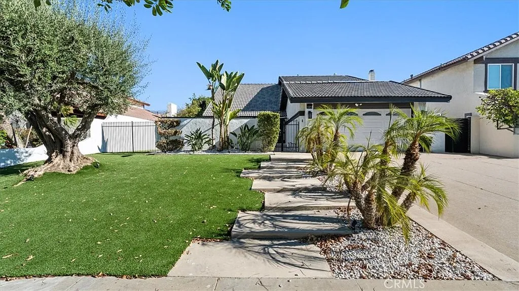 4 bed, 2121 sqft, $7,499 — Photo 2