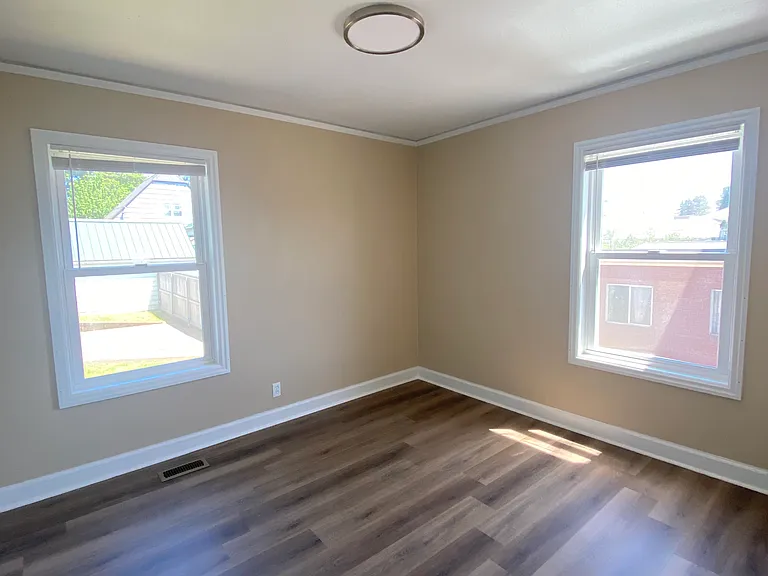 518 NE Everett St — Photo 9