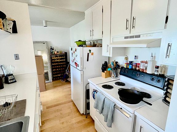 5th image of 2105 Broadway St APT 2B