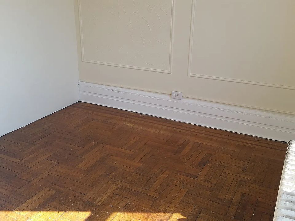 2nd image of 220 Roseville Ave #6D
