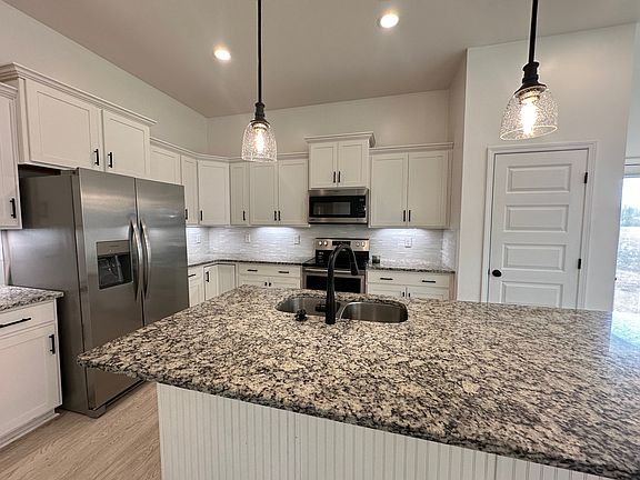 2nd image of 138 Gardencove Cir