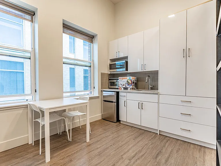 423 Terry Apartment — Photo 19