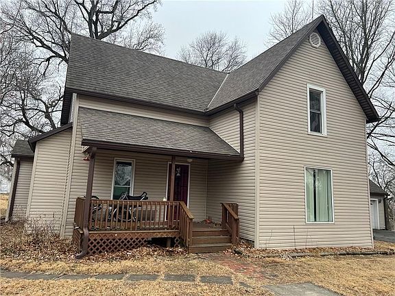 3rd image of 308 W Oak St