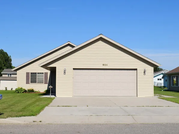 924 Alice Dr, Thief River Falls, MN 56701