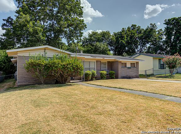 4th image of 618 Marchmont Ln