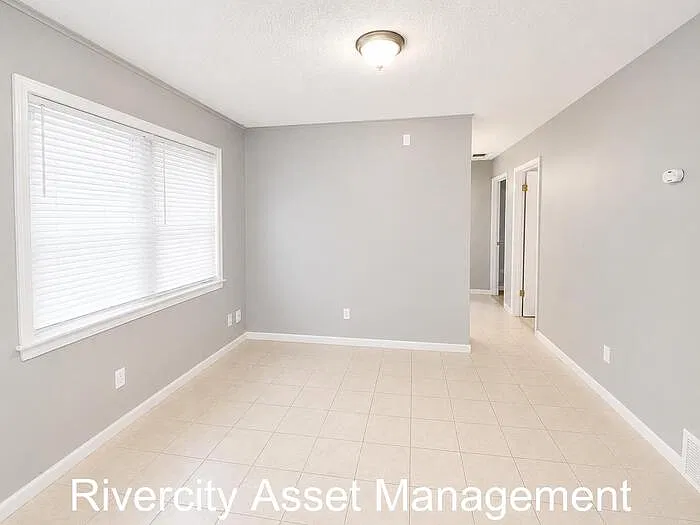 3 bed, 1.0 bath, 985 sqft, $1,035 — Photo 4