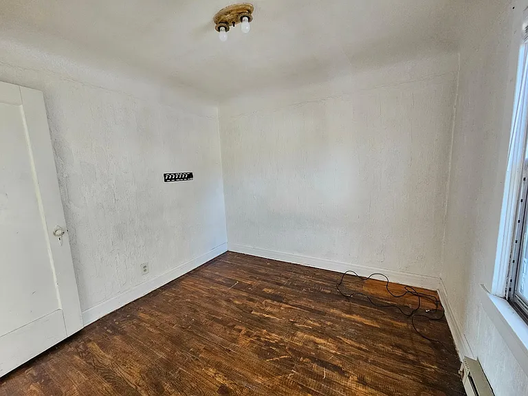 110 7th St #5 — Photo 9
