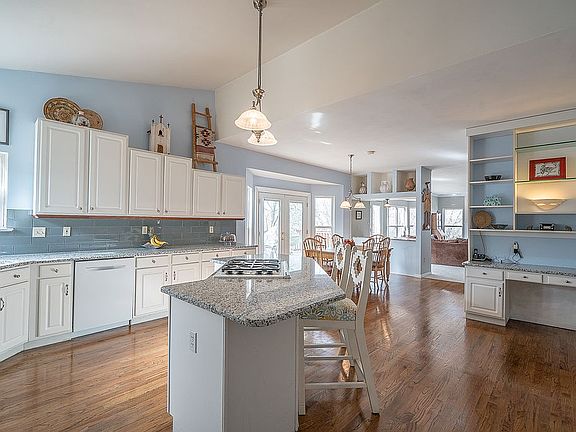 4th image of 201 Turnberry Place Dr