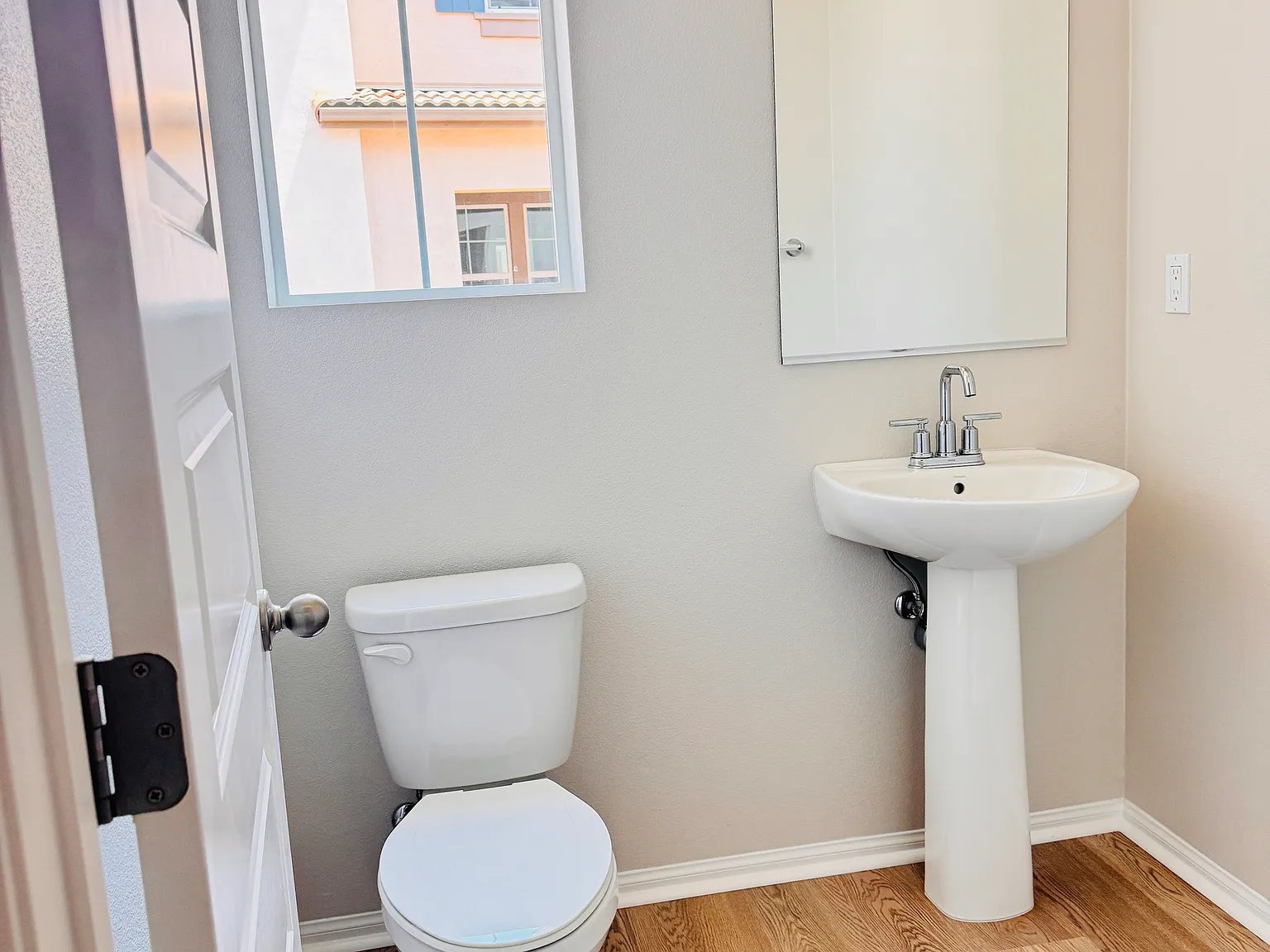 4 bed, 3.5 bath, 1893 sqft, $3,450 — Photo 2