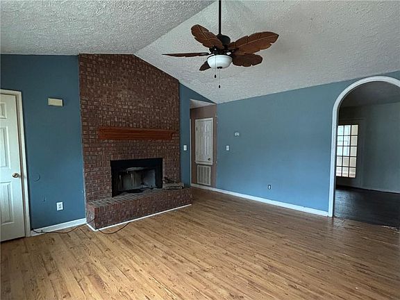 3rd image of 11 Willow Ridge Dr