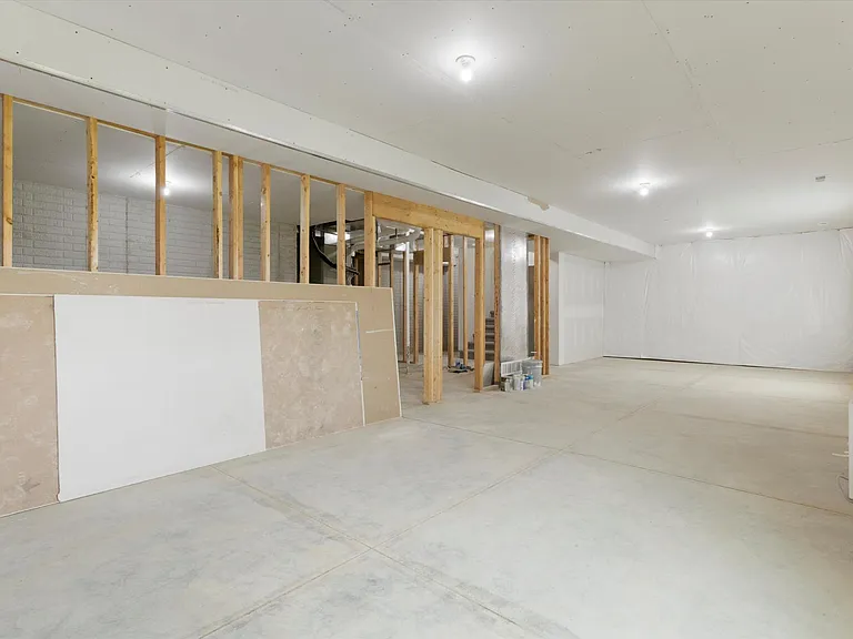 18525 Patrick Ave — Photo 34