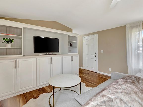 3rd image of 4752 Parent St