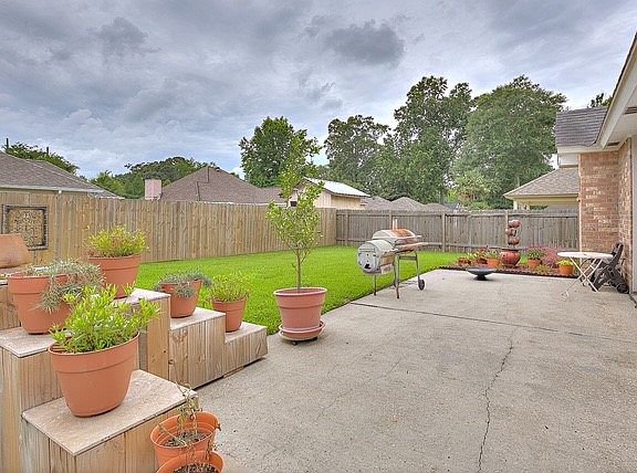 4th image of 18589 White Oak Dr