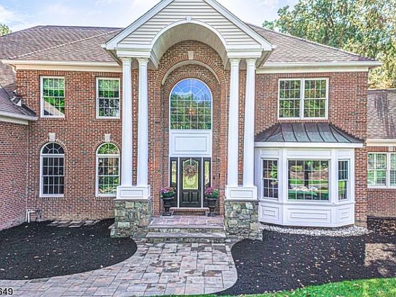 5th image of 23 Forest Hill Dr