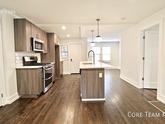 2nd image of 4325 Roanoke Pkwy #1B