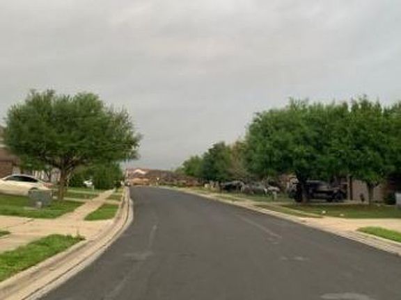 Exterior Neighborhood (street photo)