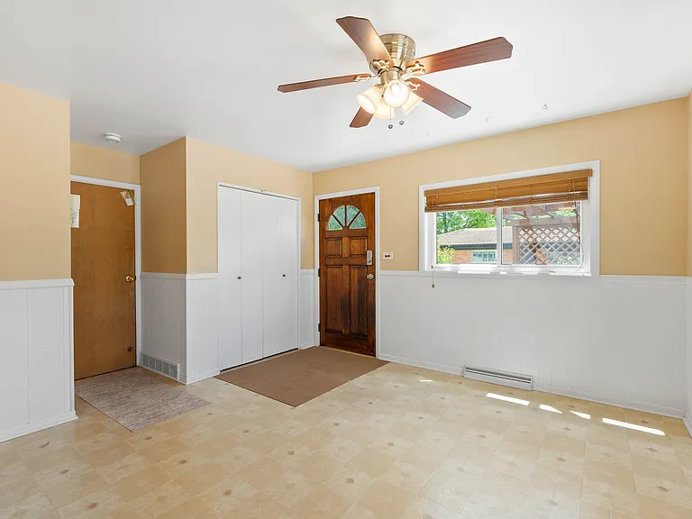 818 Leahy Cir — Photo 22