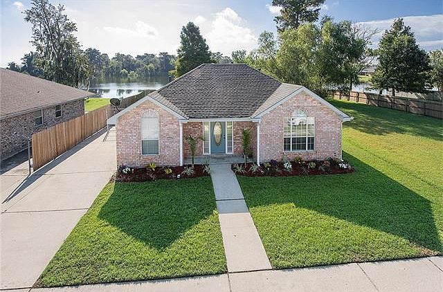 1st image of 3305 Lakewood Dr