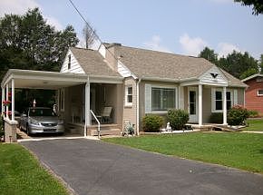 1st image of 1320 Valley Dr