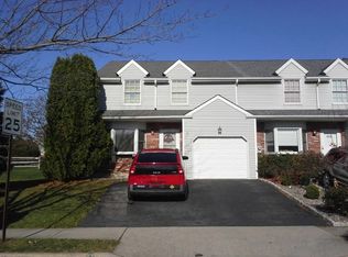 213 Village Walk Dr, Macungie, PA 18062