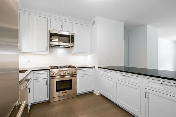 Rented by New York Casas Ltd. | media 6