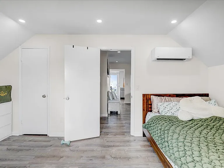 606 Beach Ave #3 — Photo 17