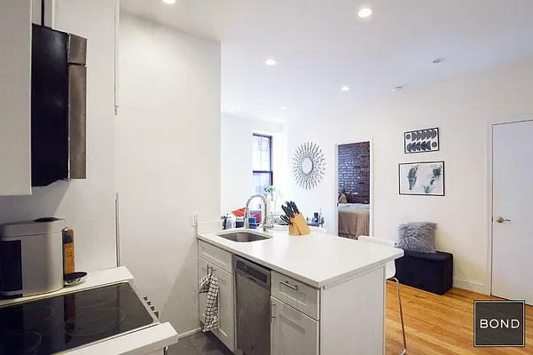 Rented by Bond New York | media 12