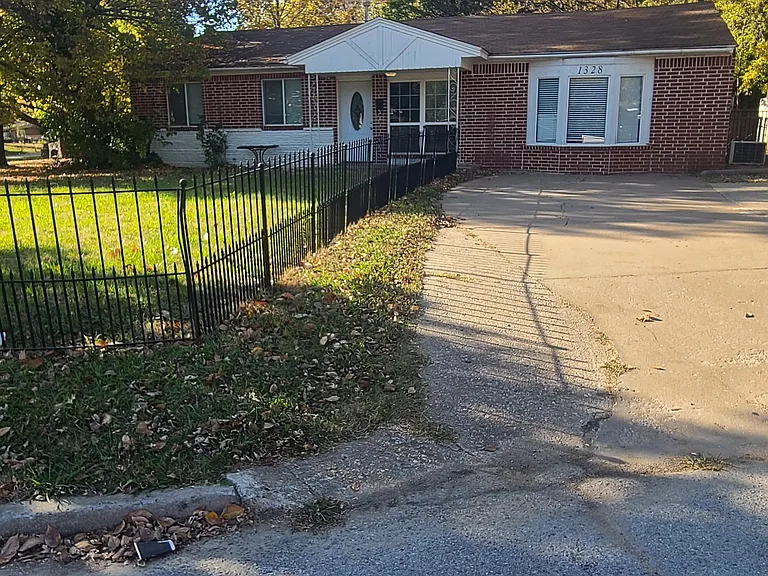 1328 N 80th Ave E — Photo 1