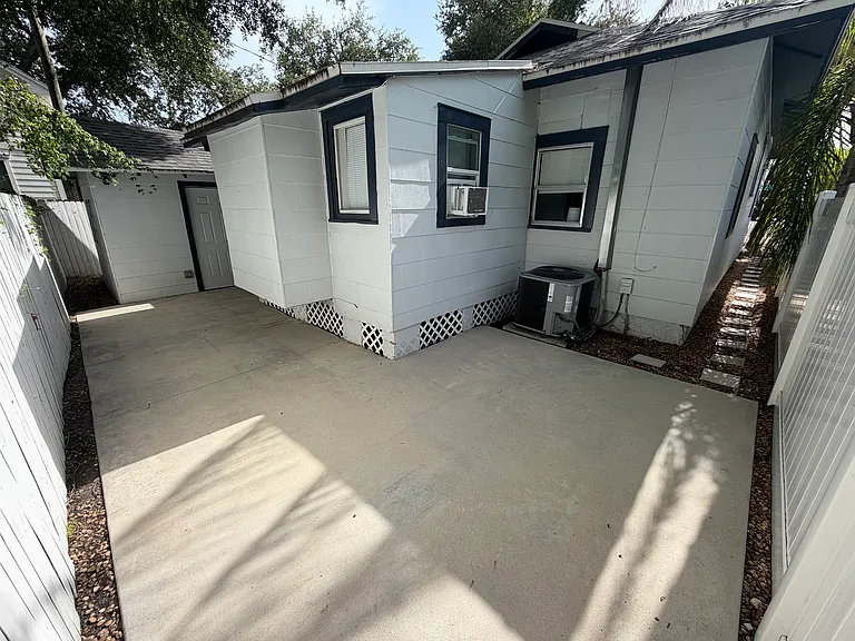 1150 Highland St S — Photo 17