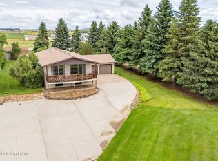 3030 Lakeview Dr, Dickinson, ND 58601