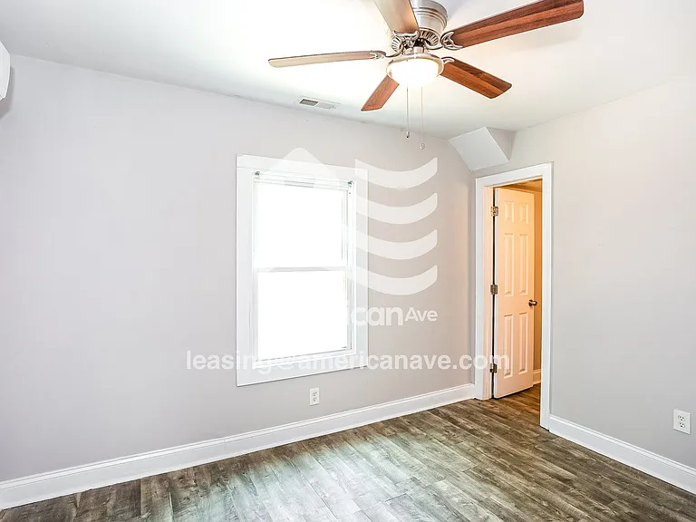 17896_010_main_bedroom_9.jpg