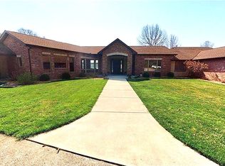 111 Faries Park, Decatur, IL 62526