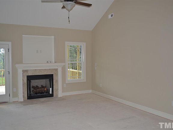 4th image of 35 Breadnut Dr