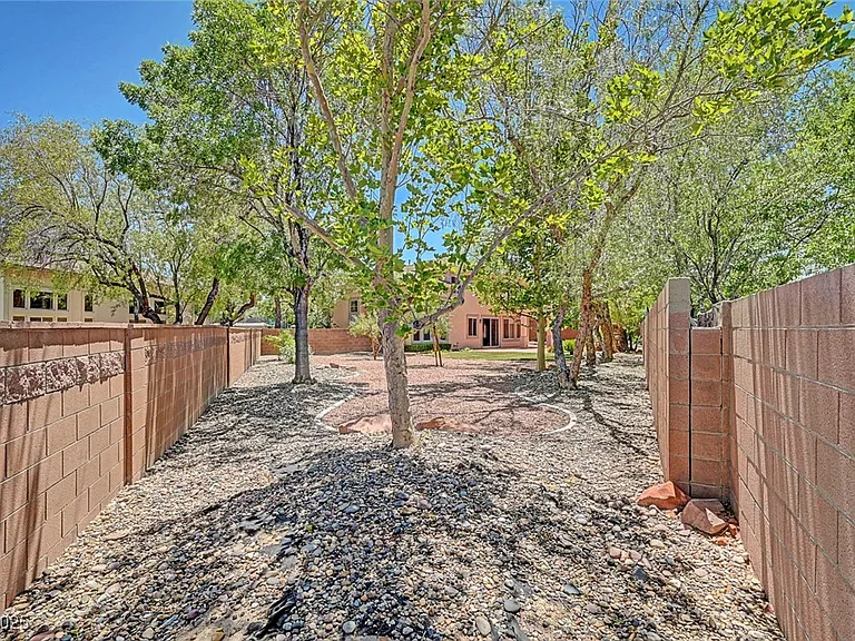 229 N Buteo Woods Ln — Photo 85