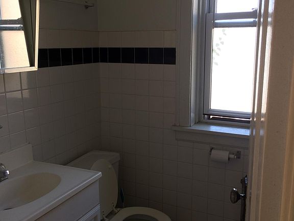 4th image of 5720 N Wayne Ave APT 1
