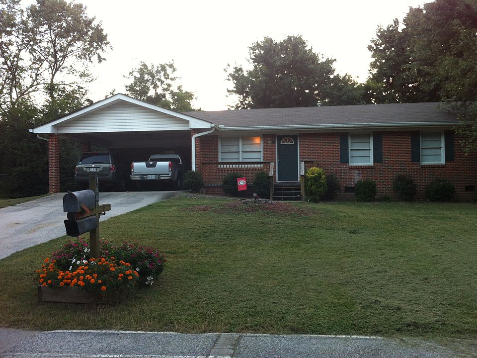 1st image of 768 S Pine St NE