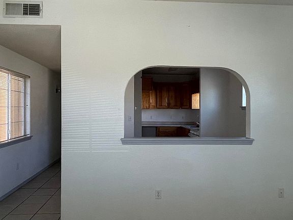 5th image of 2713 Idalia Ave #A