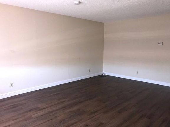 2nd image of 3856 Moorpark Ave #3