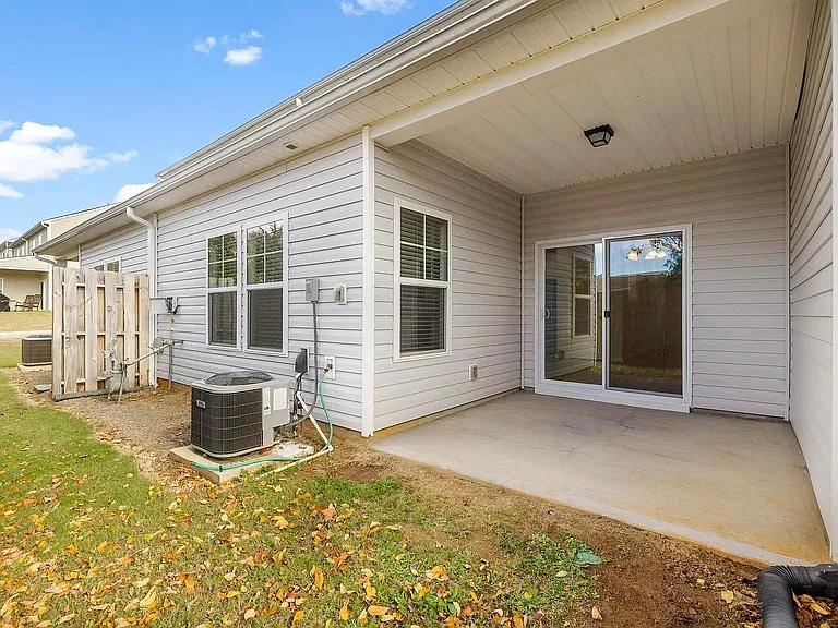 4 Sabine Leaf Ct — Photo 25